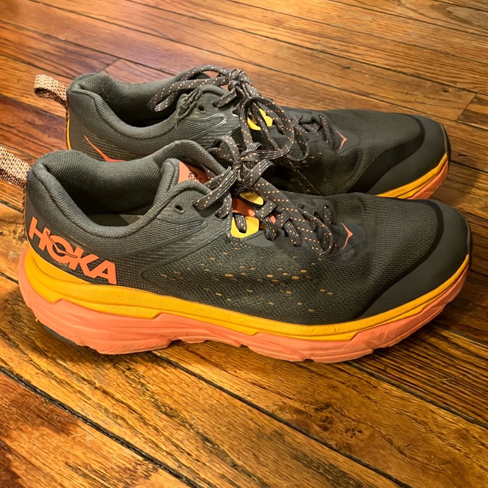 Women’s Hoka Challenger ATR 6 Size 9D